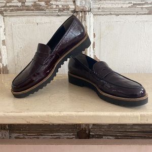 Paul Green Platform Loafer in Wine Crinkled Patent Sz 6.5/8.5